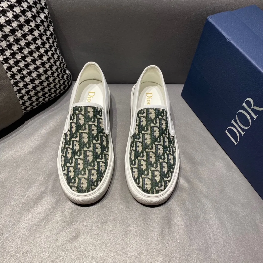 Factory price 340, Dior series casual shoes 👟🔥🕷🕷【Dior】Dior New casual men's shoes are launched in Hong Kong counters. Official website 1:1 production. Original Italian materials. Designed by European and American masters. Perfect shape to create counter quality, solid color rubber wear-resistant outsole and classic dazzling head! Super versatile and very comfortable. High-end without losing taste, fashionable and novel! ! Absolute focus! Code number: 38-45